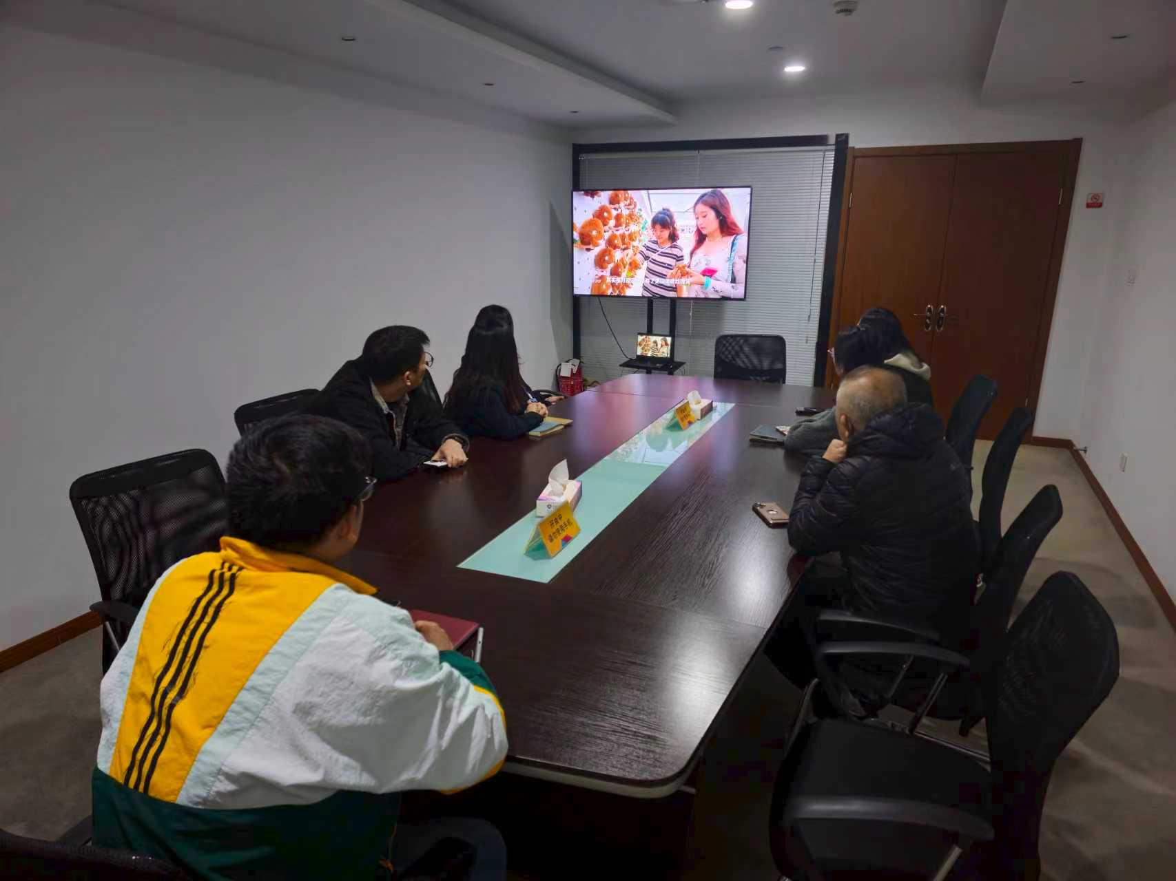 水晶城党支部开展12月党员固定活动