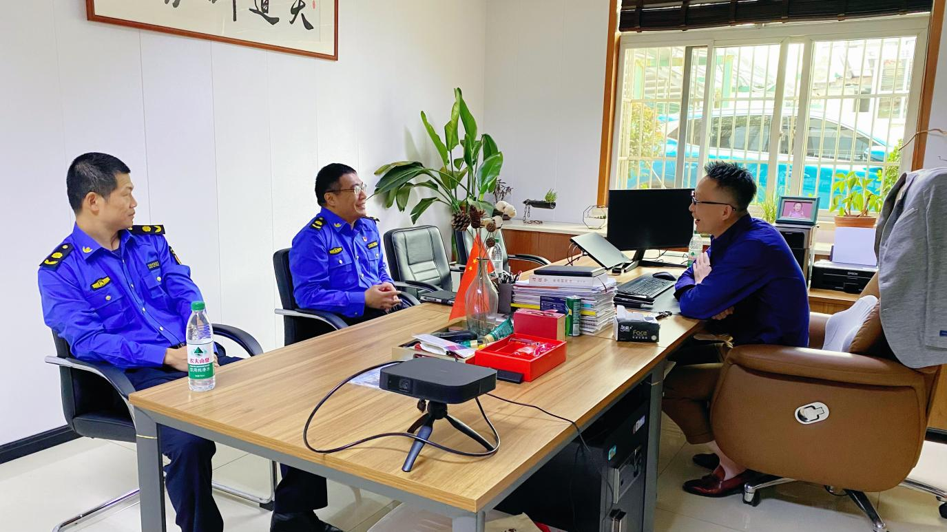 履新访企听心声！大关执法中队拜访钱江商城共商发展