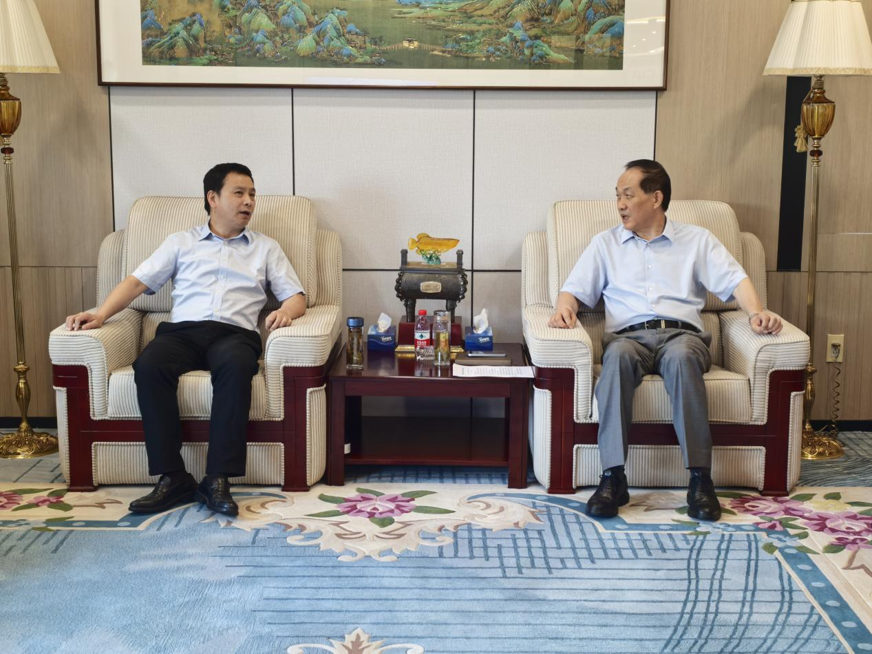 架好政企连心桥 聚力赋能助转型 ——区人大主任鲍一飞走访市人大代表、建华集团董事长